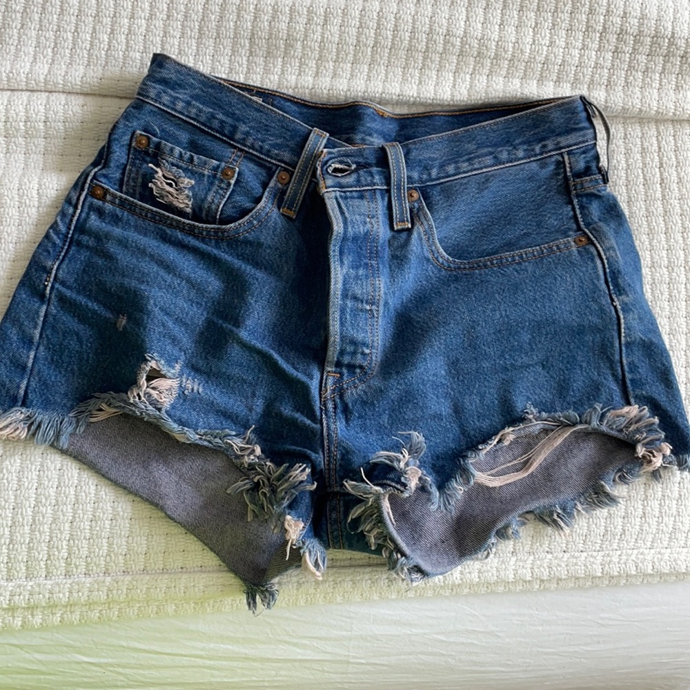 Levi’s 501 shorts (light pink rinse)